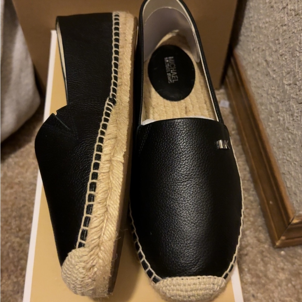 Michael Kors Black Leather Espadrille Flats Size 8 EUC - Picture 2 of 3